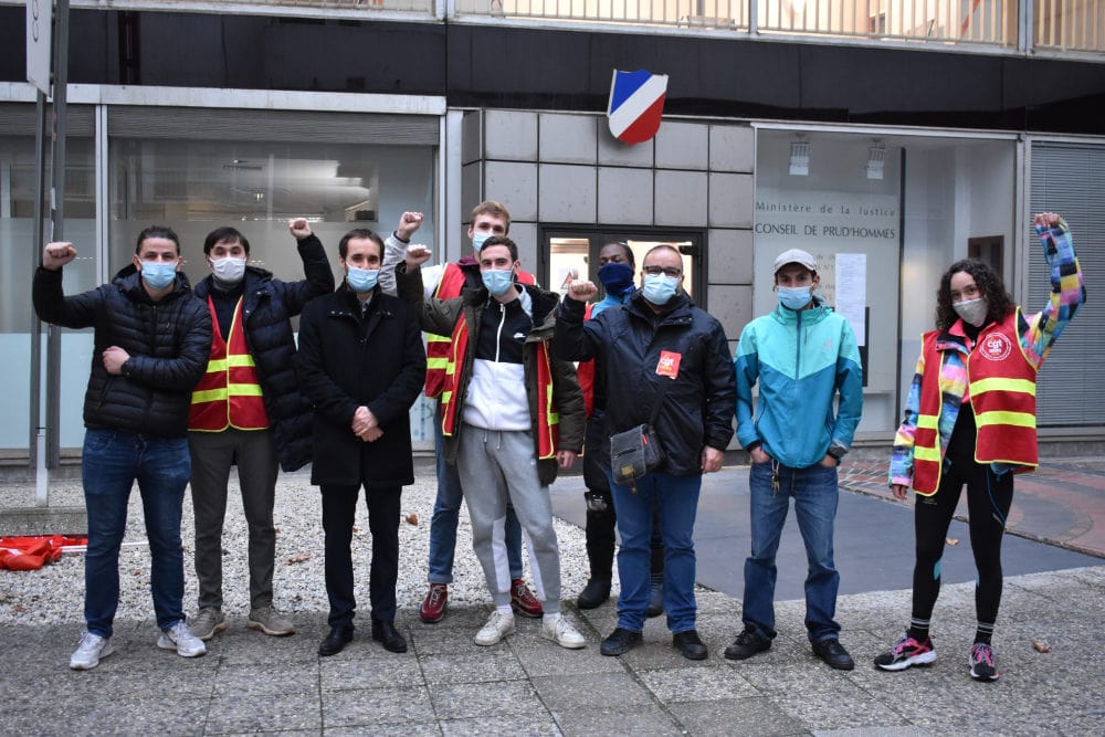 Rassemblement de livreurs demandant une requalification en contrat de travail. ©LS/Rue89Lyon