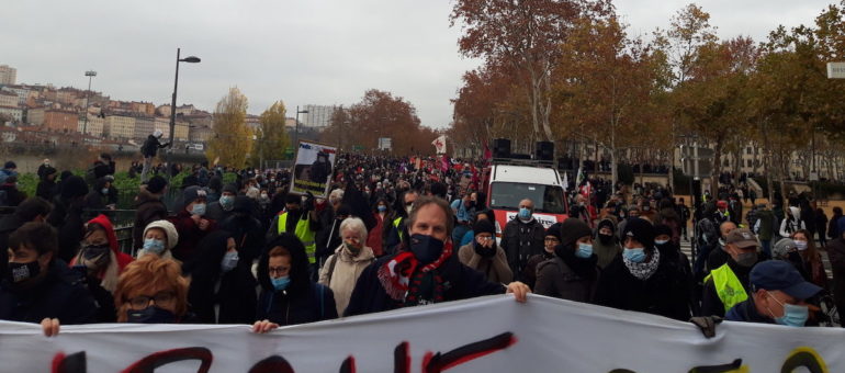 2ème manif contre la loi « sécurité globale » à Lyon : des milliers de personnes et un drone