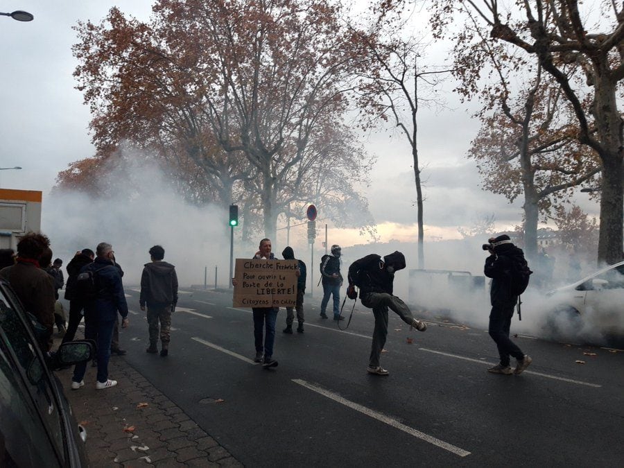 Une grande confusion a régné sur les quais du Rhône pour ce 3ème samedi de mobilisation contre la loi "sécurité globale" à Lyon. ©LB/Rue89Lyon