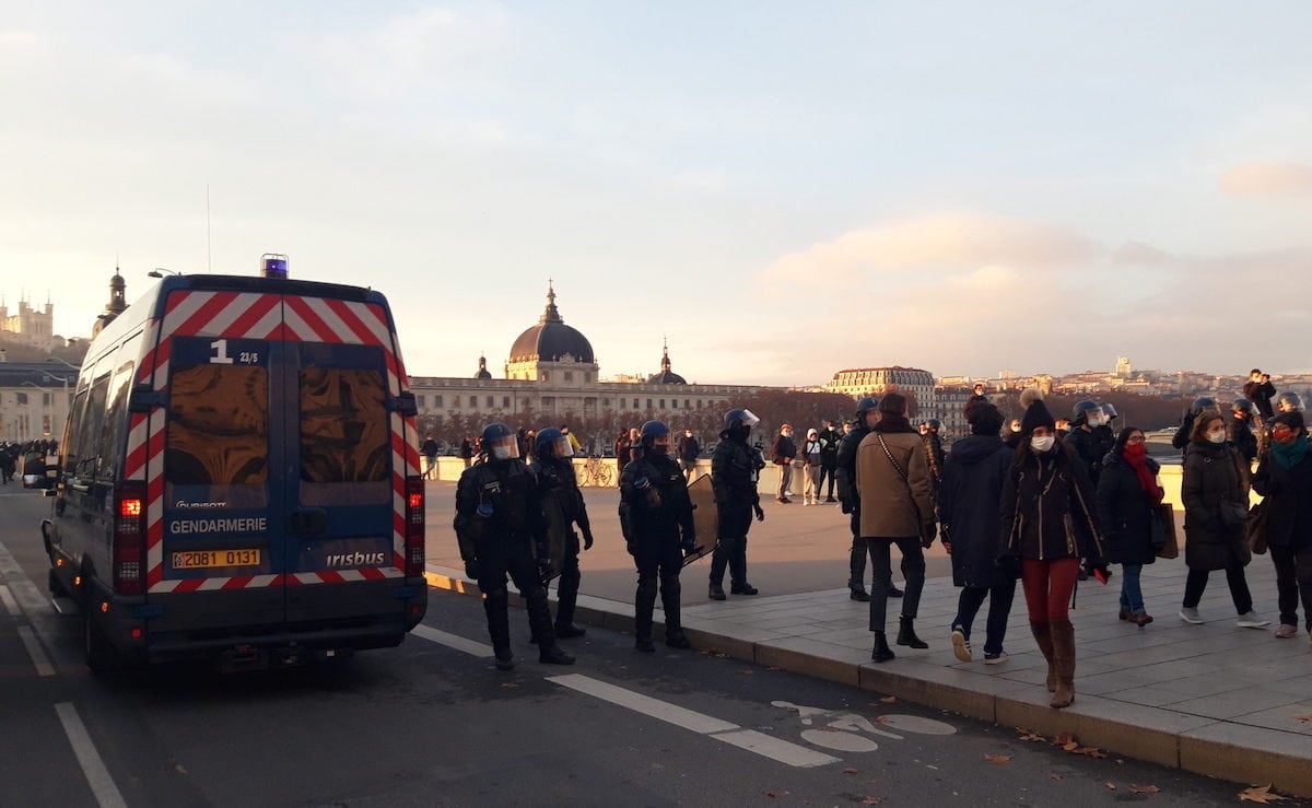 Lors de cette deuxième manifestation contre la loi "sécurité globale", les gendarmes mobiles ont utilisé un drone. ©LB/Rue89Lyon