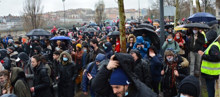 Marche des libertés : les teufeurs ambiancent le cortège lyonnais