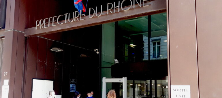 Dématérialisation des demandes de titres de séjour à Lyon : « Une reconnaissance de la défaillance de l’État »