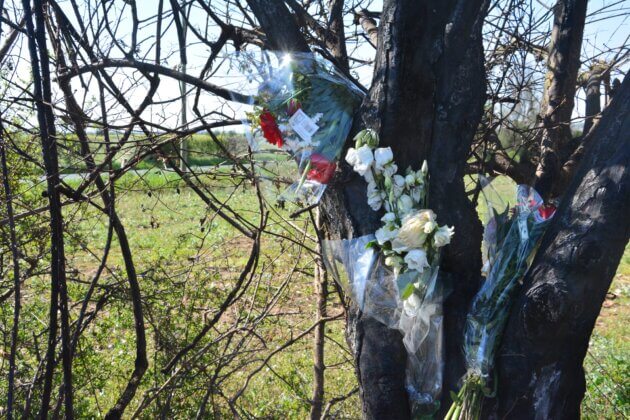 Des fleurs ont été déposées sur les lieux du drame de Meyzieu.