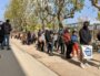 La longue attente des étudiants pour récupérer des denrées alimentaires, à Lyon 7 ©LS/Rue89Lyon