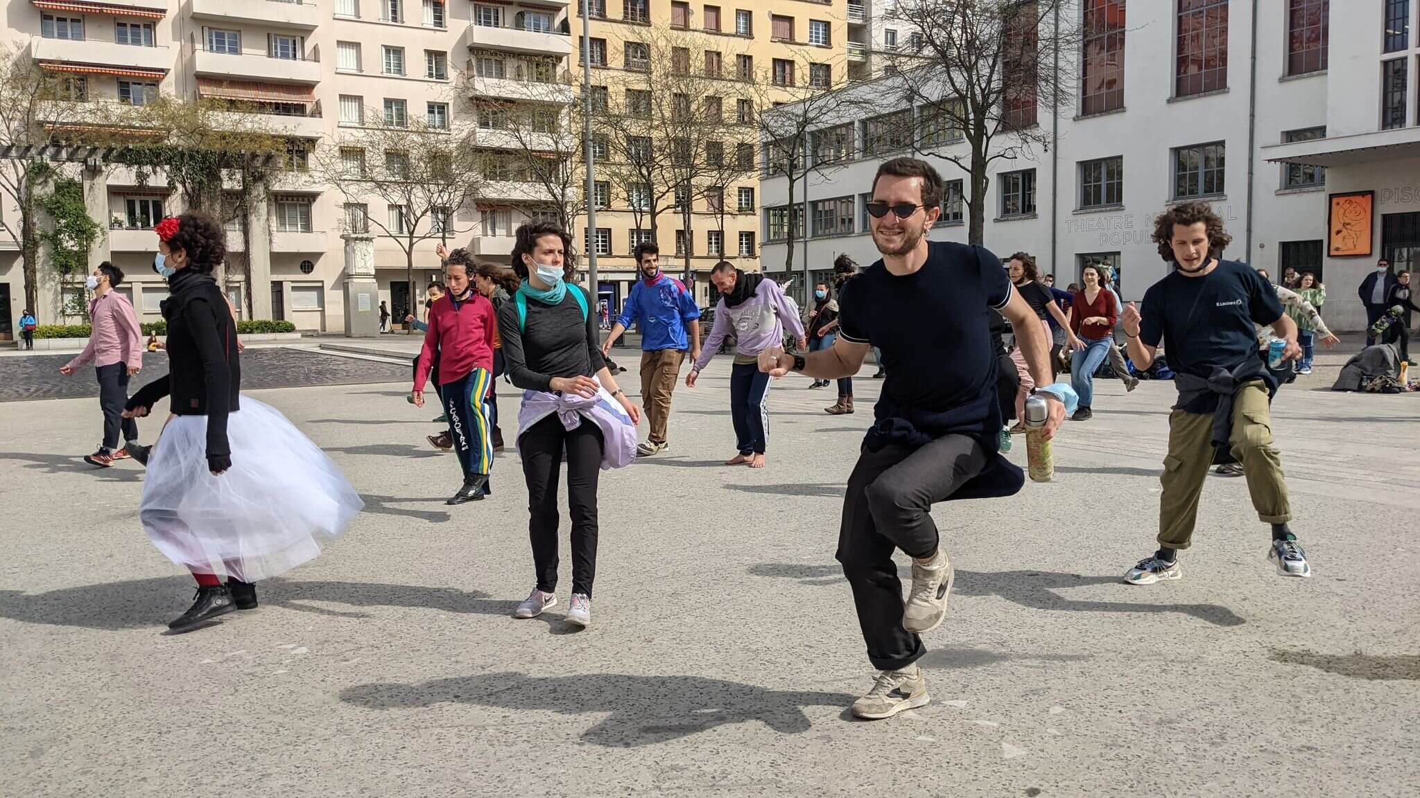 Les danseurs marathoniens, aux 1 mois d'occupation du TNP, à Villeurbanne ©LS/Rue89Lyon