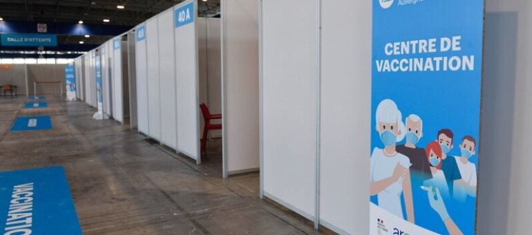 Comment Laurent Wauquiez fait de la vaccination un support de communication