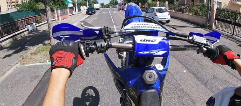 Rodéos à Lyon : rencontre avec de jeunes passionnés de moto-cross