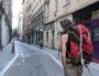 Felipe, adepte de la récupération, dans les rues de la Croix Rousse (Lyon 1er).