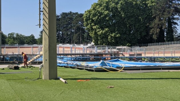 La piscine éphémère de la tête d'Or n'était pas encore tout à fait prête, vendredi 11 juin.