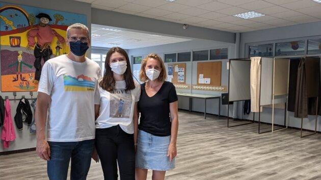 Foued, Jade et Carole au bureau de vote Pablo Neruda pour les régionales à Vaulx-en-Velin ©LS/Rue89Lyon