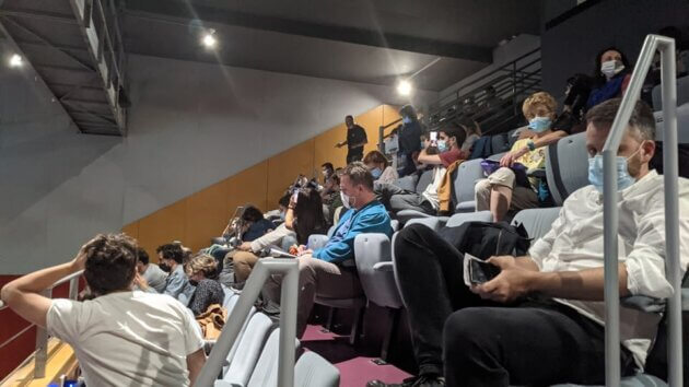 Un homme interrompt le discours du maire de Lyon, Grégory Doucet en hurlant. ©LS/Rue89Lyon