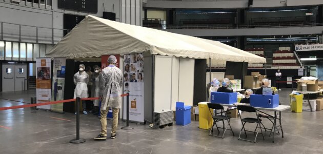 Covid : créneaux de vaccination et plan blanc à venir à Lyon