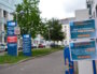 Devant l'hôpital de la Croix rousse, à Lyon, qui accueille des patients touchés par le coronavirus.