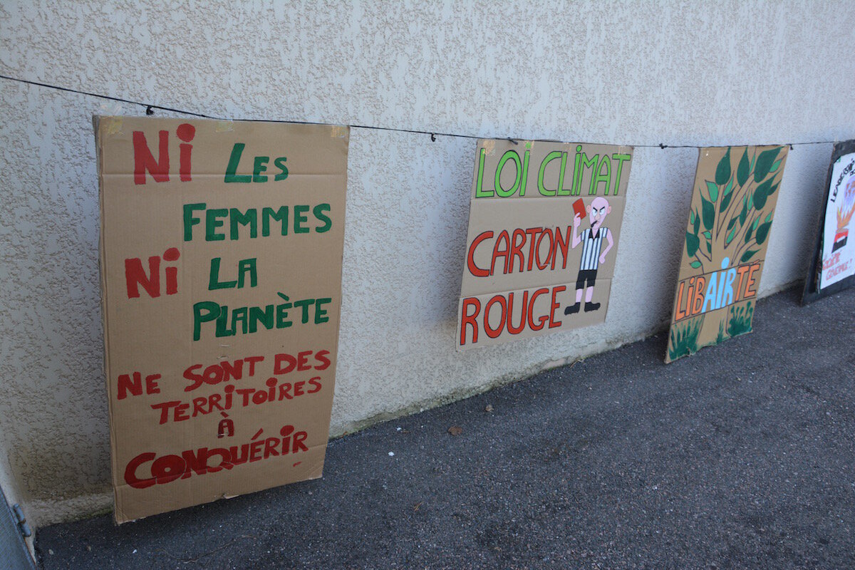 Durant cinq jours, une centaine de militants et sympathisants de l'écologie se sont rendus à Ranchal, à une heure au nord de Lyon, dans le Beaujolais, pour un Camp climat.