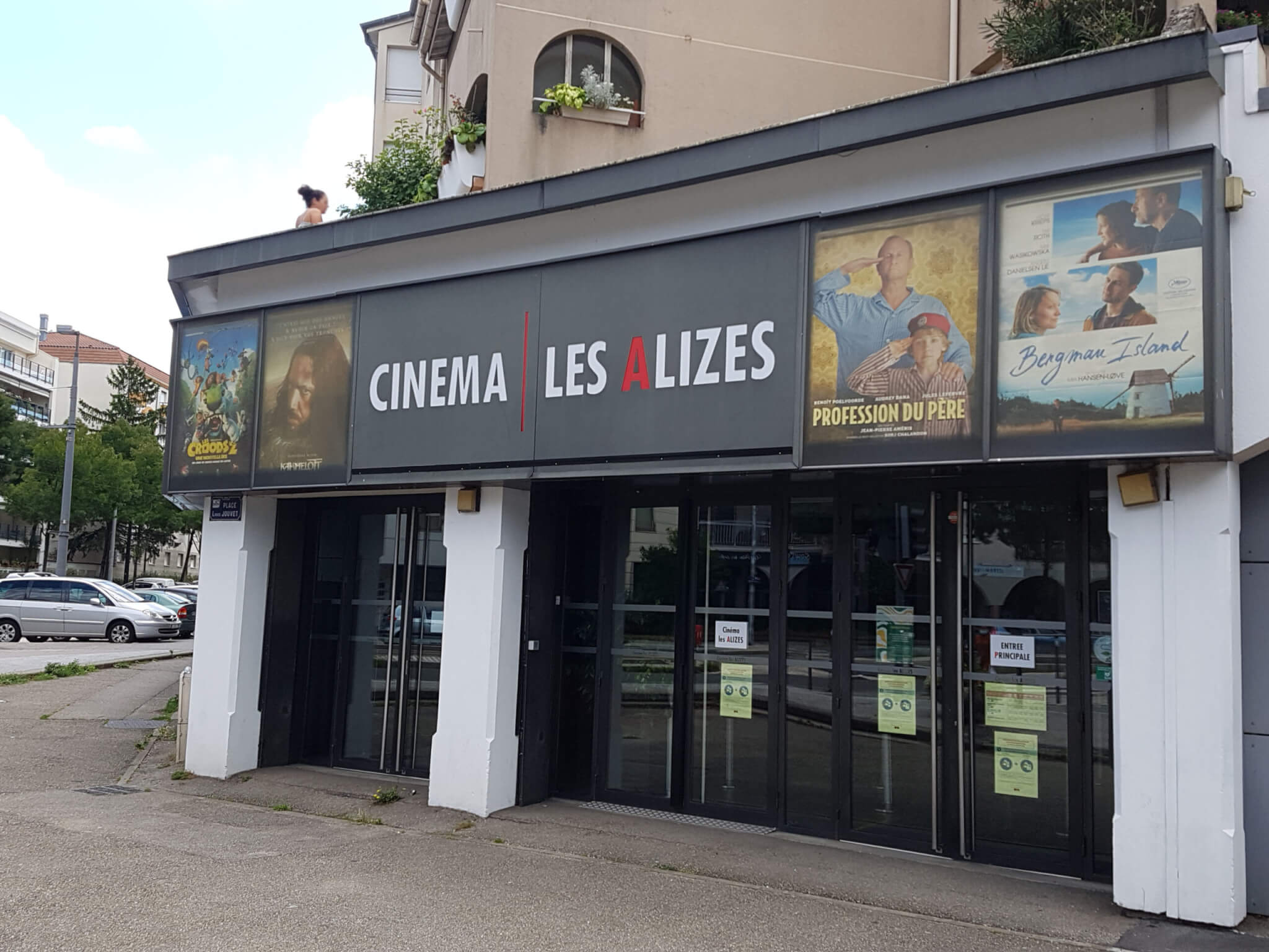 La devanture du cinéma Les Alizés, à Bron | crédit photo : Les Alizés