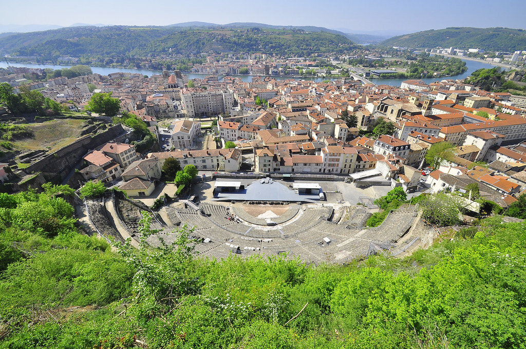 Vienne vue la ville par theatre antique