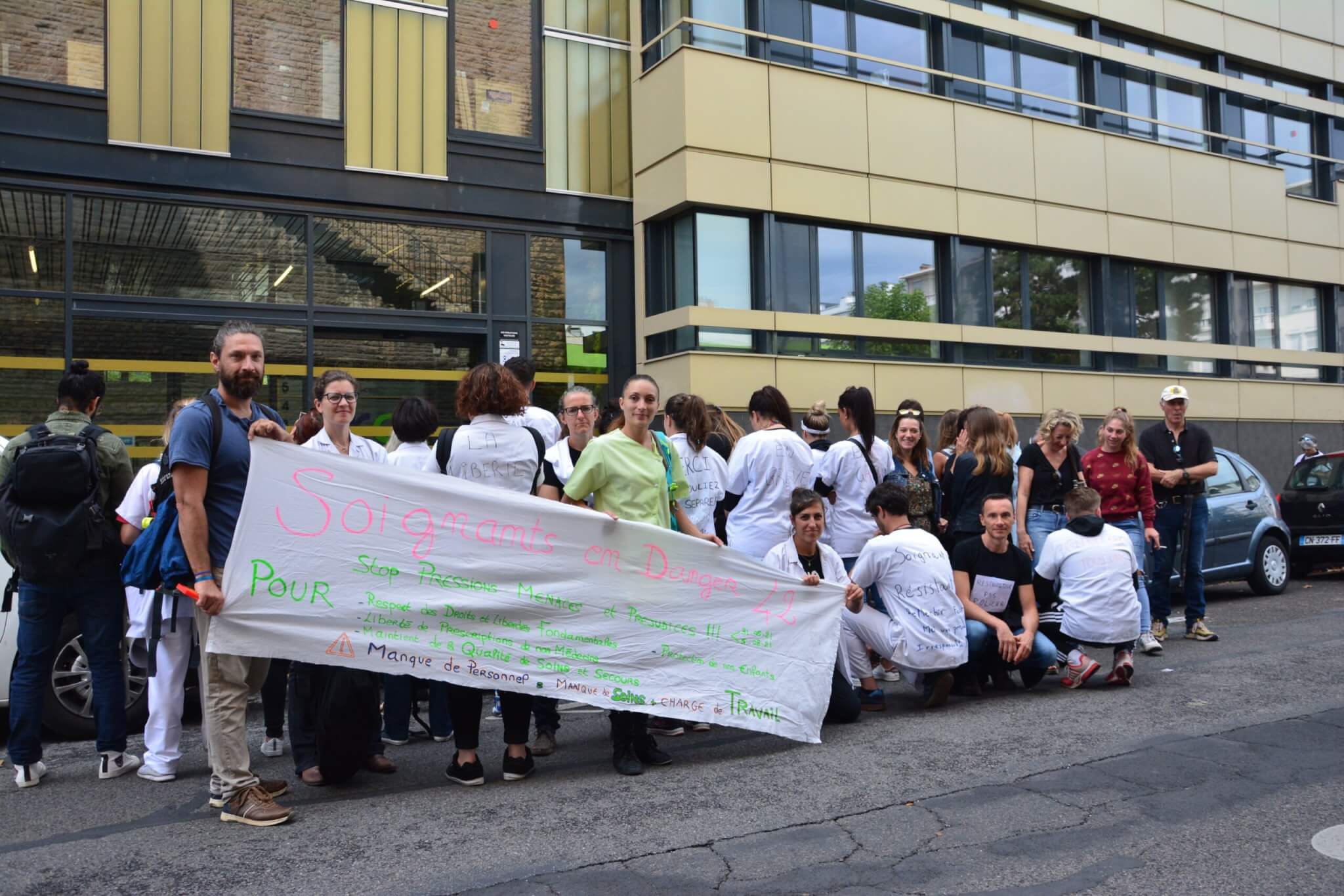 Depuis le 15 septembre, le personnel hospitalier de Lyon et d'ailleurs n’ayant pas commencé les démarches vers la vaccination va être suspendu de son poste.