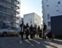 Les mères de familles viennent et repartent de la réunion improvisée des locataires sans chauffage à la Duchère. ©LS/Rue89Lyon