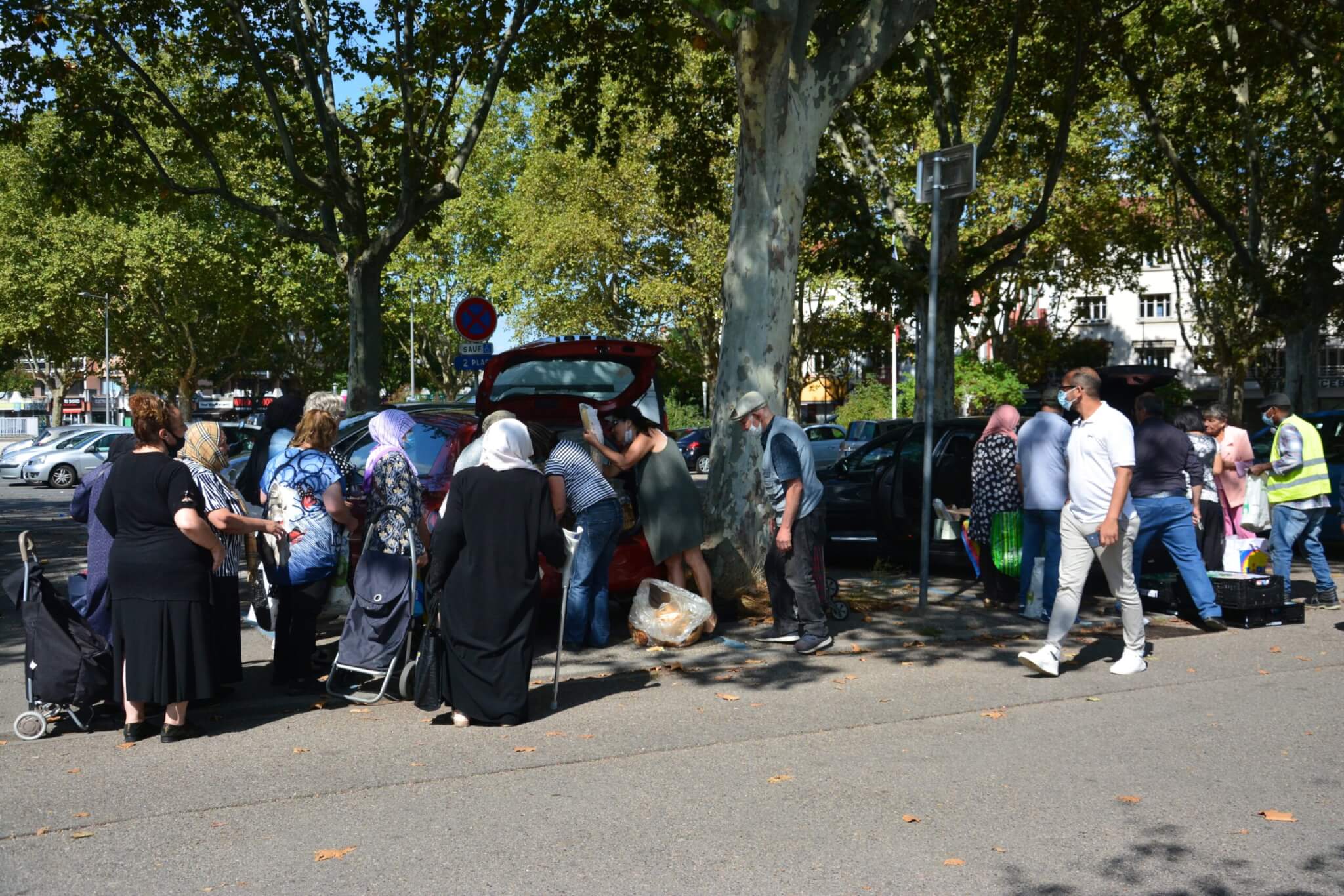 Un modèle de solidarité s'est mis en place à Bron. 