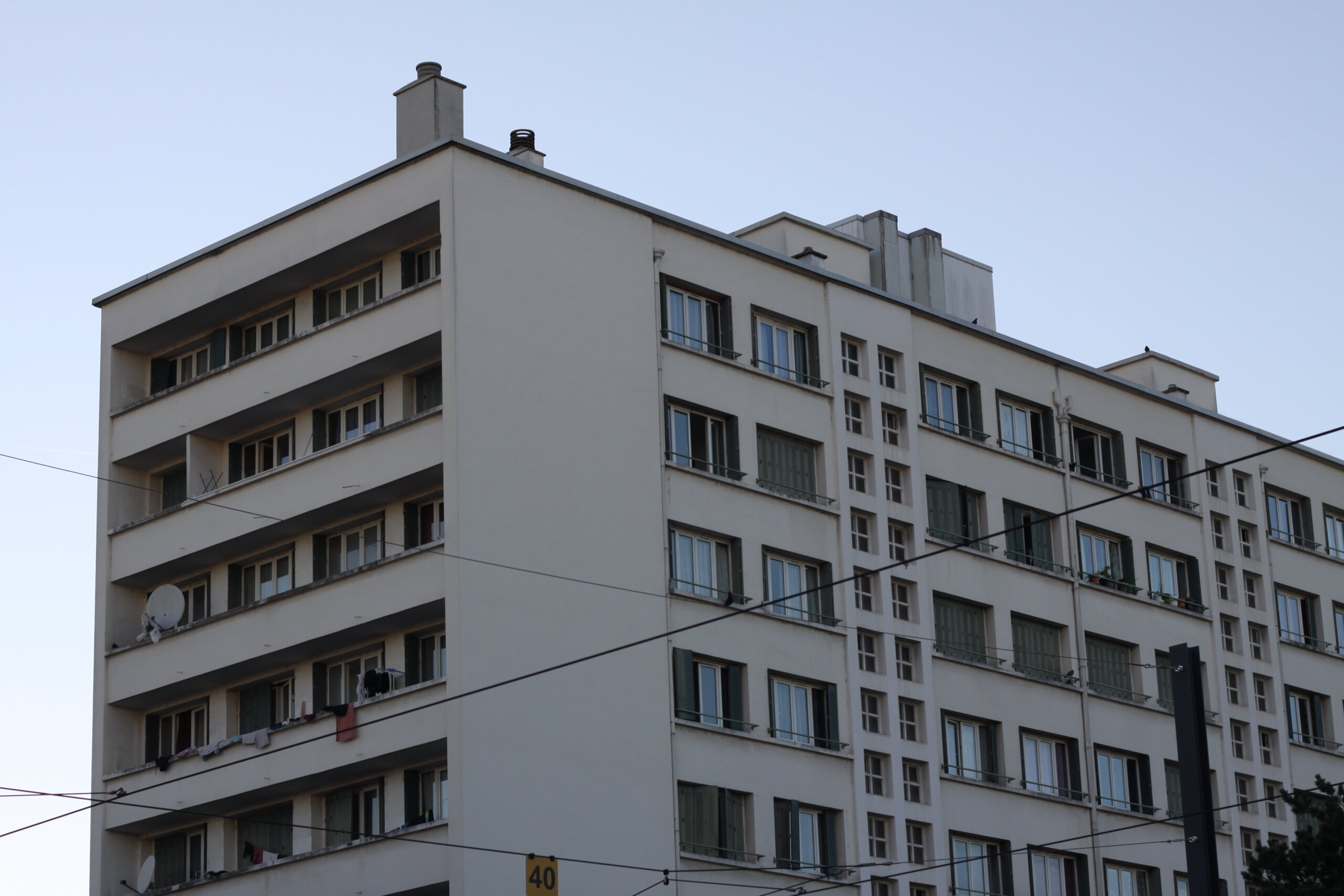 Barre d'immeuble Grand Lyon Habitat dans le quartier des Etats-Unis, à Lyon 8ème.
