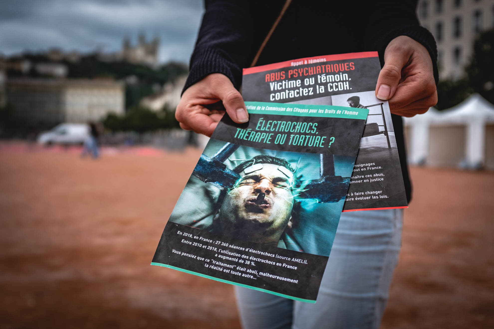 Tract de la Scientologie, place Bellecour, octobre 2021.