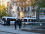 Les 30 CRS mis à disposition par le Ministre de l'Intérieur. Ils restent la plupart du temps statiques, à proximité du Mac Donald. ©LS/Rue89Lyon