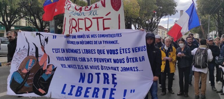Lyon : une scission politique dans le cortège des anti-pass sanitaire ?