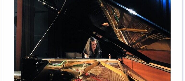 Accordeuse de piano à Lyon : « J’encourage les femmes à ne pas s’arrêter à l’image de ce métier »