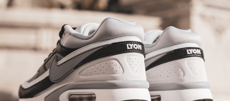 Qui pour acheter la paire de baskets Nike floquées « Lyon » ?