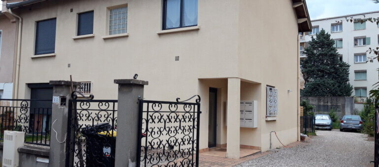 Vente à la découpe de maisons à Lyon : des promoteurs immobiliers dans l’illégalité