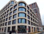 L'immeuble de bureaux le Brickwall avec au rez-de-chaussée le supermarché Auchan et, derrière, le Vill’Arboréa Plaza à Gerland ©LB/Rue89Lyon