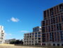 Une vue du secteur du sous-quartier des Girondins, à Gerland : le Brickwall et le Vill’Arboréa Plaza font face, pour le moment, à un terrain vague ©LB/Rue89Lyon