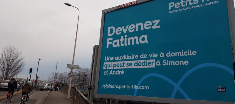 « Devenez Fatima », la publicité dans les rues de Lyon est-elle raciste ?
