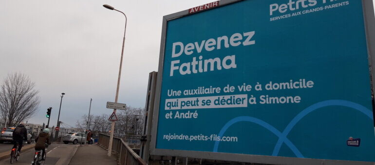 « Devenez Fatima », la publicité dans les rues de Lyon est-elle raciste ?