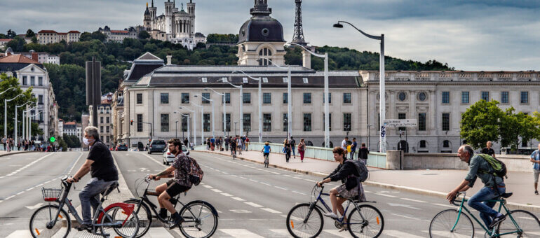 Pourquoi la principale association de vélo à Lyon est contre l’obligation du port du casque