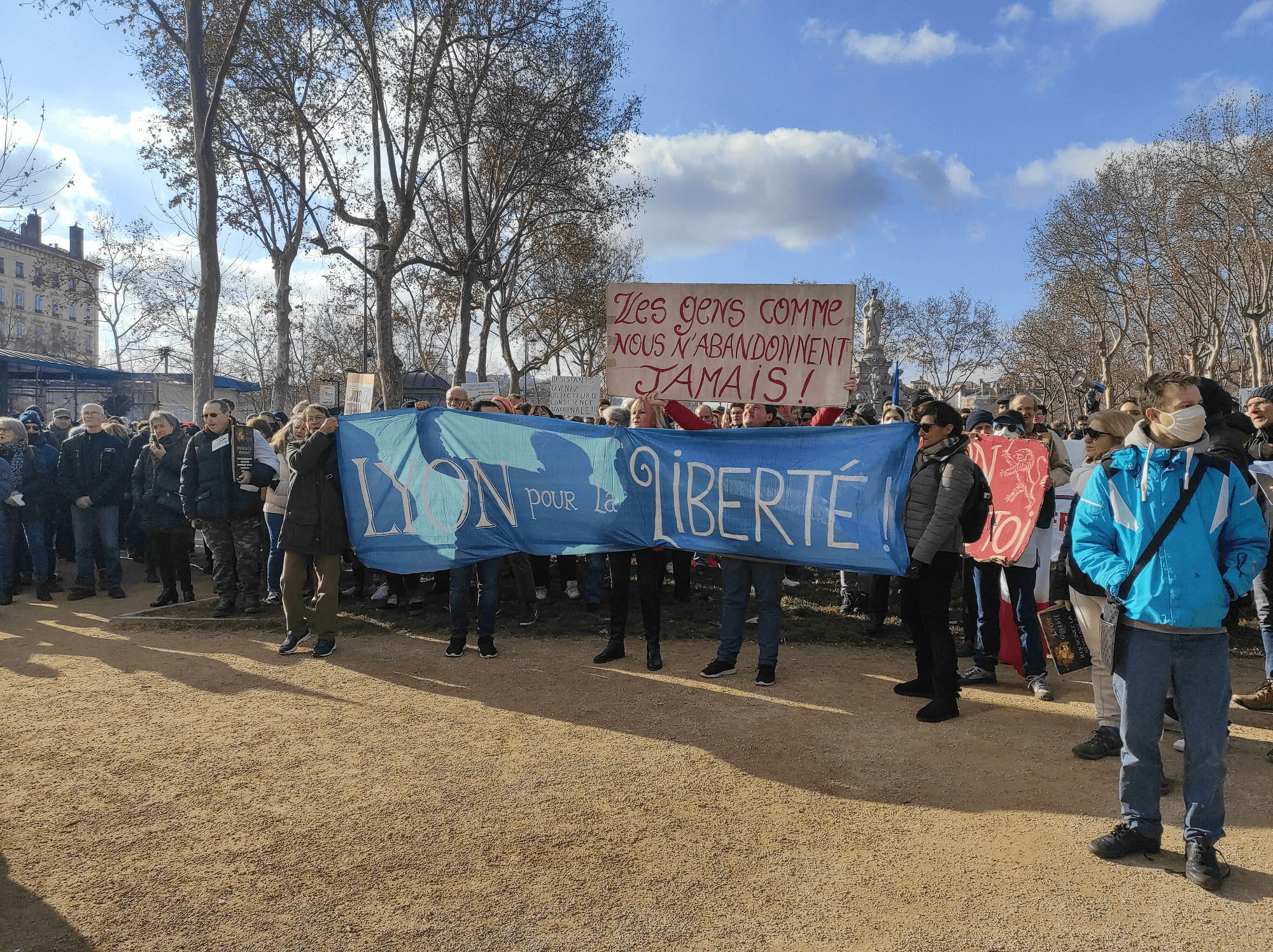 Manif anti-pass à Lyon : l’extrême droite radicale en guise de service d’ordre officieux