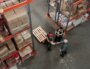 À l'Amazon de Saint-Priest, Jérémy s'est plaint de ne pas avoir la place de circuler en respectant les distances sanitaires. Il a été licencié depuis. Une photo libre de droit Pexels par Tiger Lily.