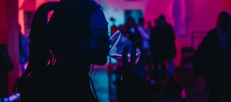 Droguées dans des bars à Lyon : « Trois filles étaient en PLS dans la rue »