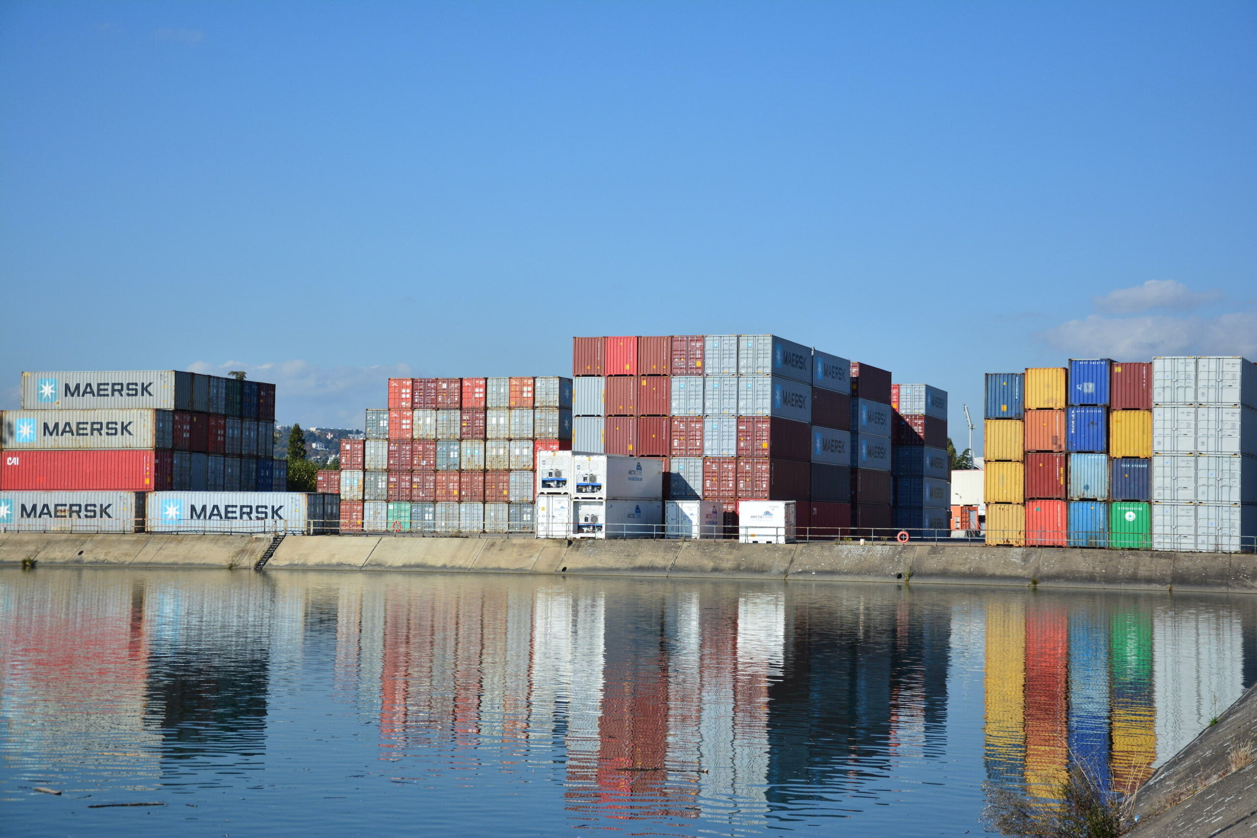De la Chine au port de Lyon, la vie rocambolesque des conteneurs