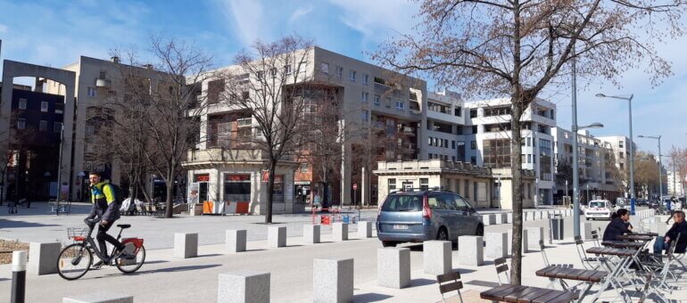 A Lyon-Gerland, une nouvelle place des Pavillons toujours très minérale
