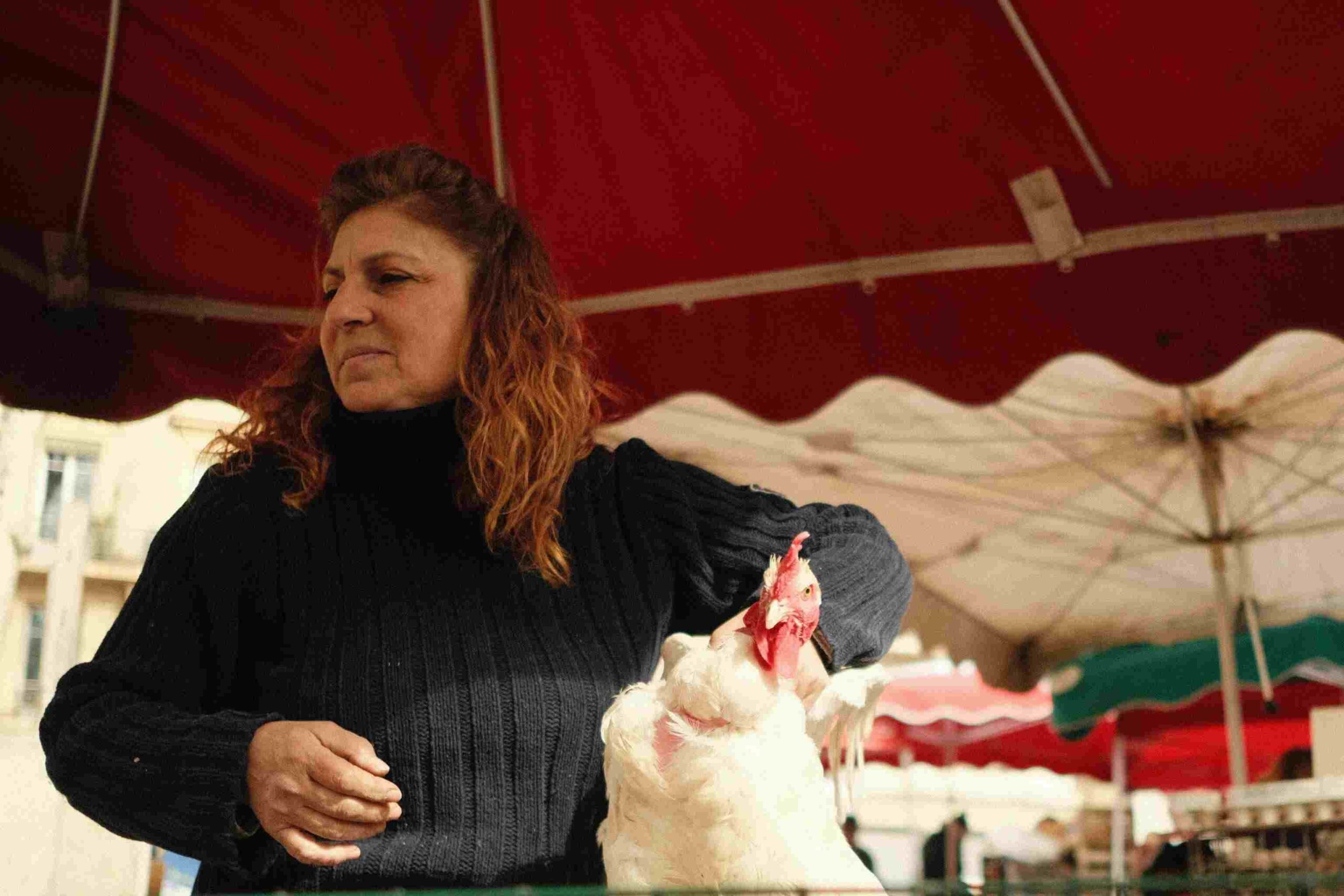 Vendeuse animaux vivants marchés Guichard