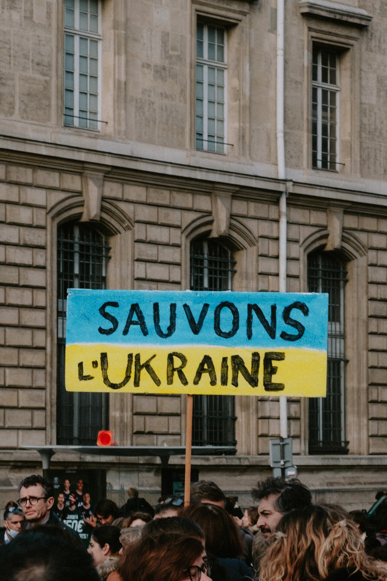 A Lyon, plusieurs manifestations ont été organisées pour témoigner du soutien à l'Ukraine. Une photo libre de droit Pexels par Mathias Pr Reding.