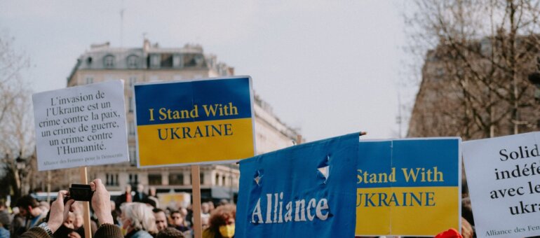 Ukrainiens dans le Rhône : un accueil sans précédent, inspirant pour les autres réfugiés