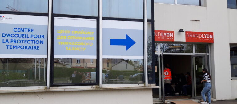 Près de Lyon, un centre d’accueil unique pour les Ukrainiens : « c’est mieux pour les réfugiés et pour les services »