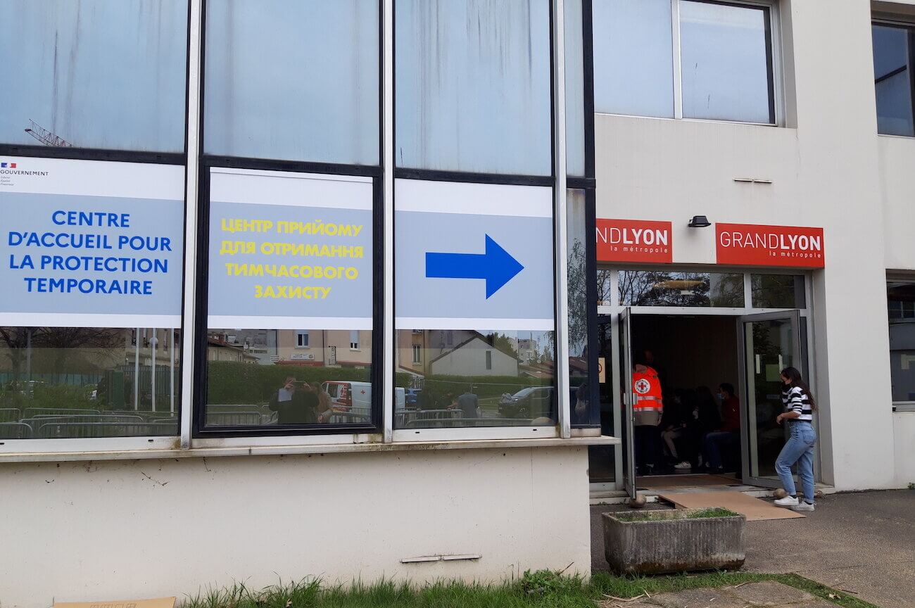 L'entrée du centre d'accueil unique pour les Ukrainiens qui souhaitent s'installer dans la région de Lyon, à Villeurbanne. ©LB/Rue89Lyon