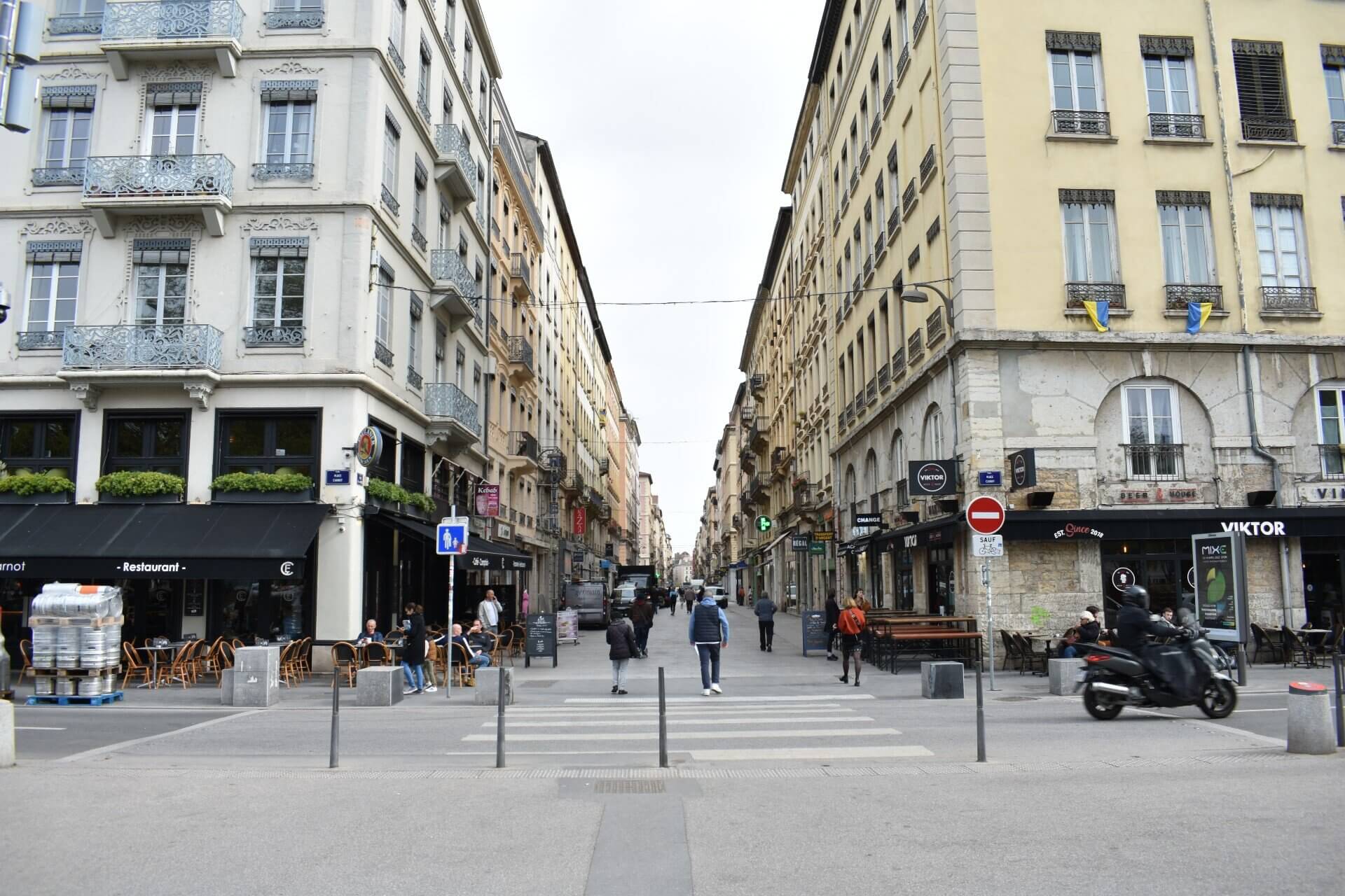 La rue piétonne Victor Hugo, qui donne sur la place Carnot, Lyon 2è. ©LS/Rue89Lyon