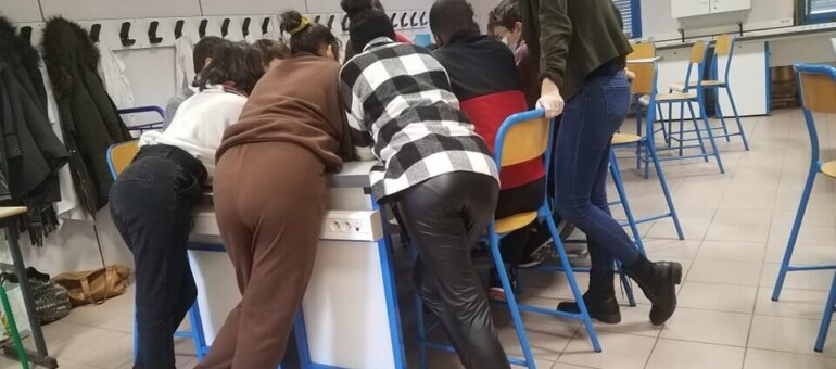 Contre les fake news, les MJC de Lyon testent un outil de « Des-Infox » avec des collégiens