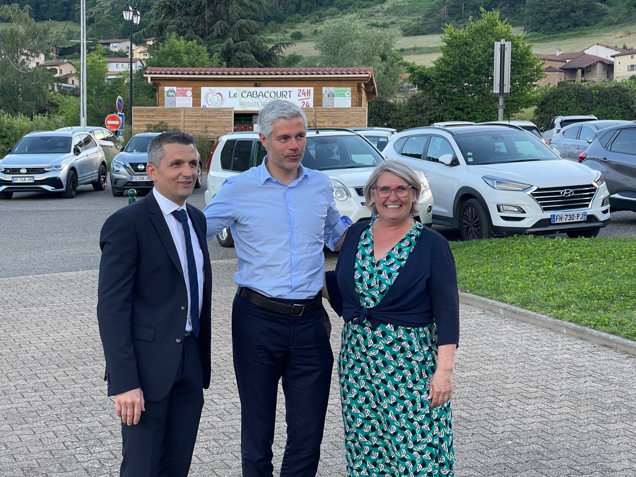 Nathalie Serre à droite de Laurent Wauquiez