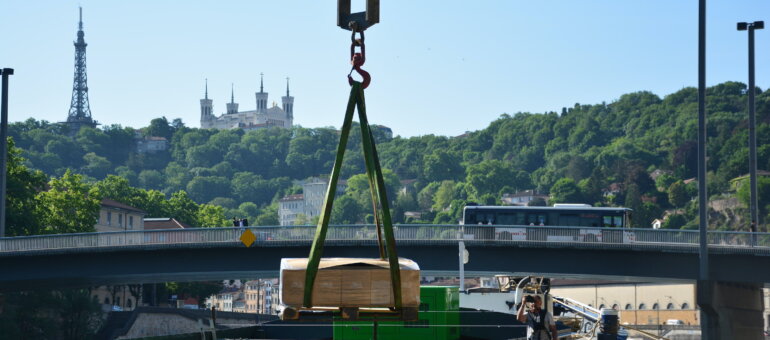 Du beaujolais livré en péniche à Lyon : une expérimentation pour faire renaître le transport fluvial