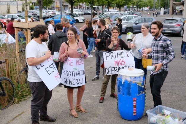 Il y avait une petite fanfare de percussions à la mobilisation des enseignants de Vaulx-en-Velin ©LS/Rue89Lyon